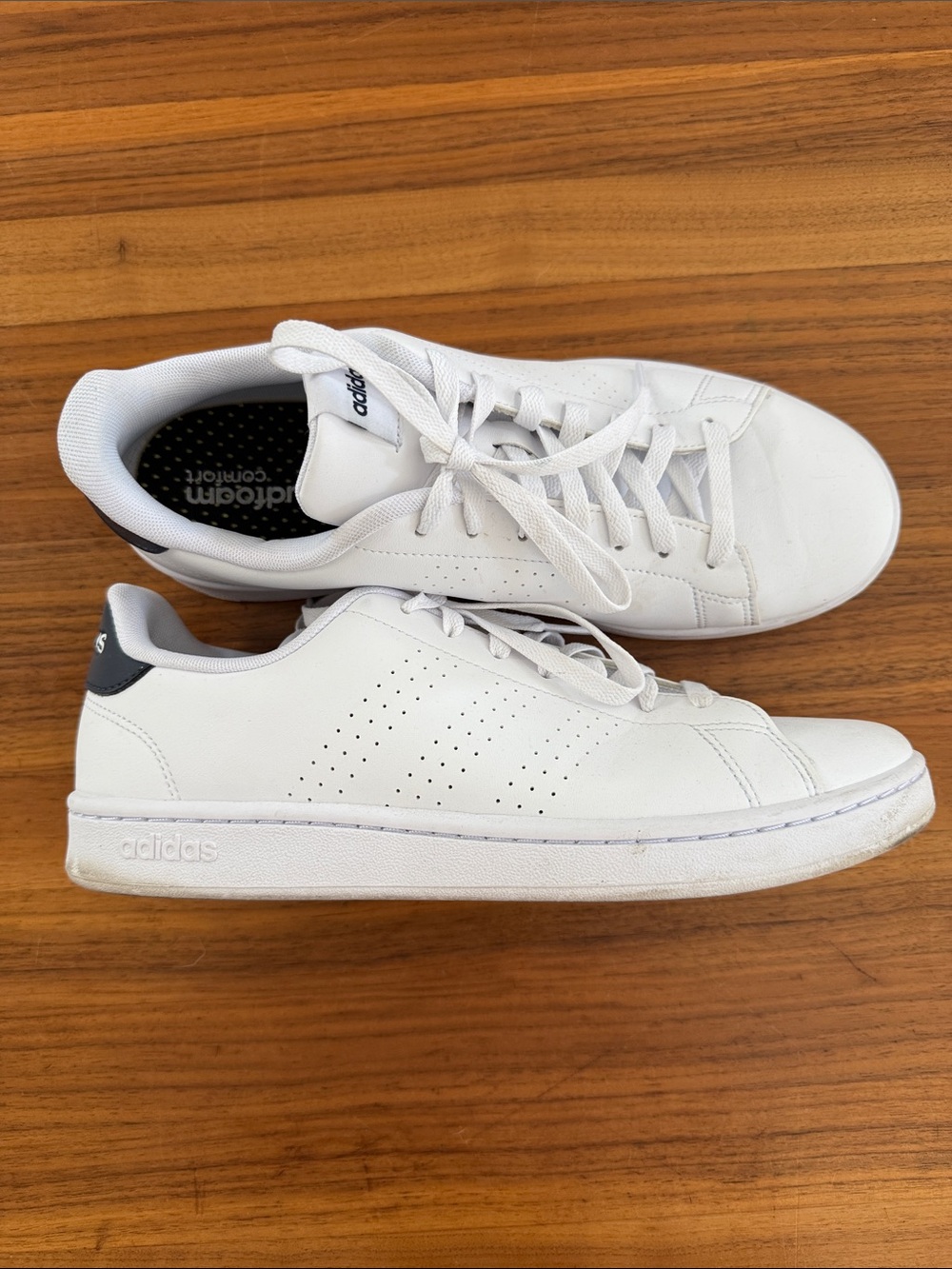 adidas Advantage Cloud White Sneakers with Navy Heel Accent Mens 9.5